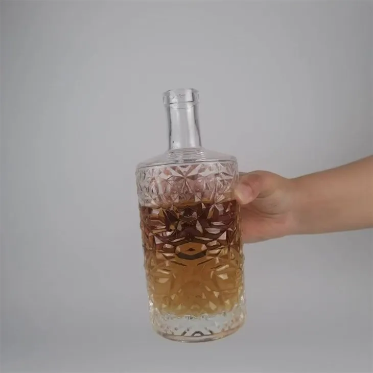 Chai thủy tinh hình trụ 500ml có họa tiết kim cương đựng rượu Vodka, rượu Gin, rượu Rum, rượu Tequila, rượu Whisky, rượu mạnh