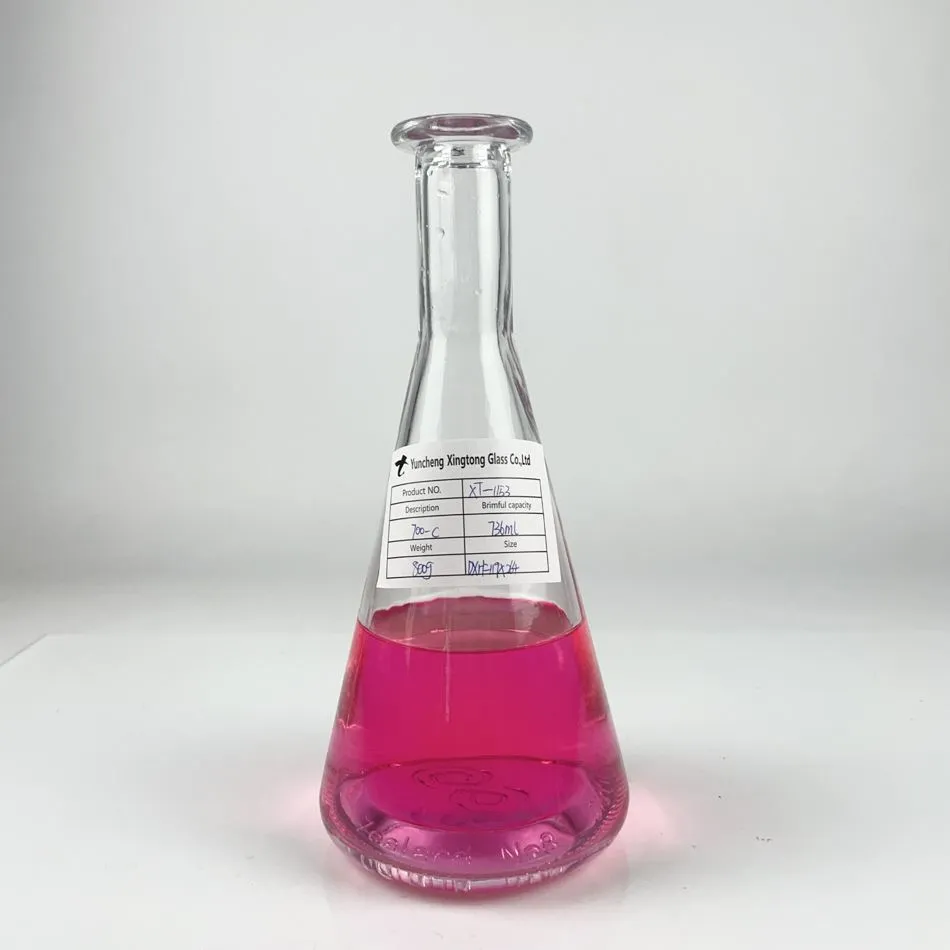 Chai thủy tinh hình nón có nút chai